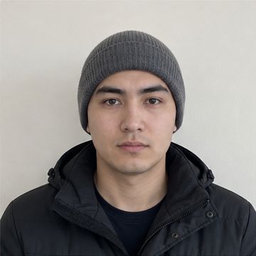 Человек в шапке